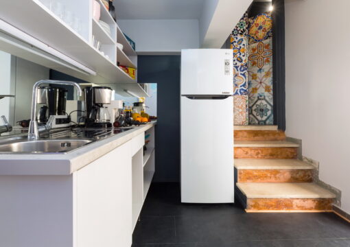 URBAN DEN 1st. RIGHT