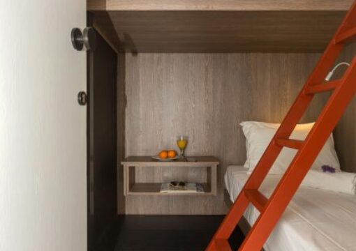 URBAN DEN 1st. RIGHT