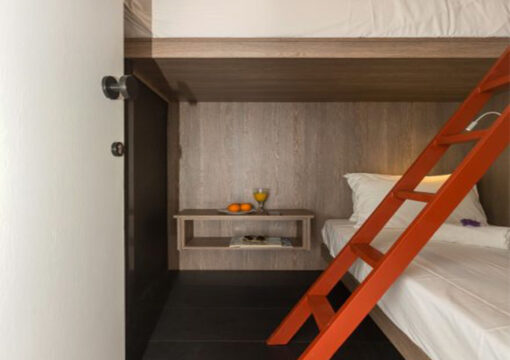 URBAN DEN 1st. RIGHT