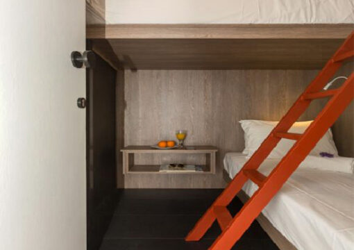 URBAN DEN 1st. RIGHT