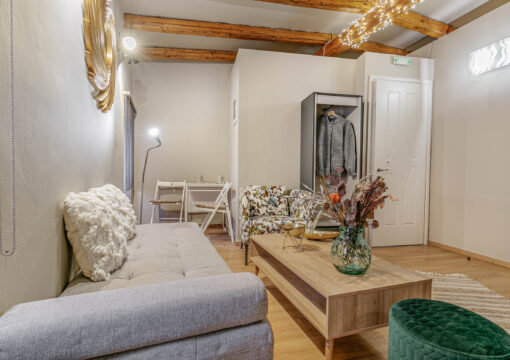 Venetian Well Apartment