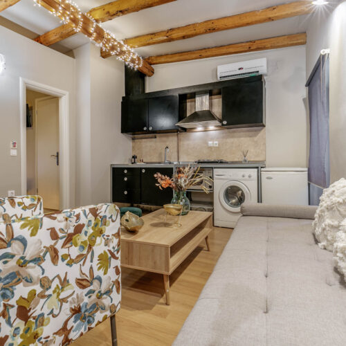 Venetian Well Apartment