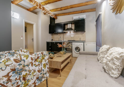 Venetian Well Apartment